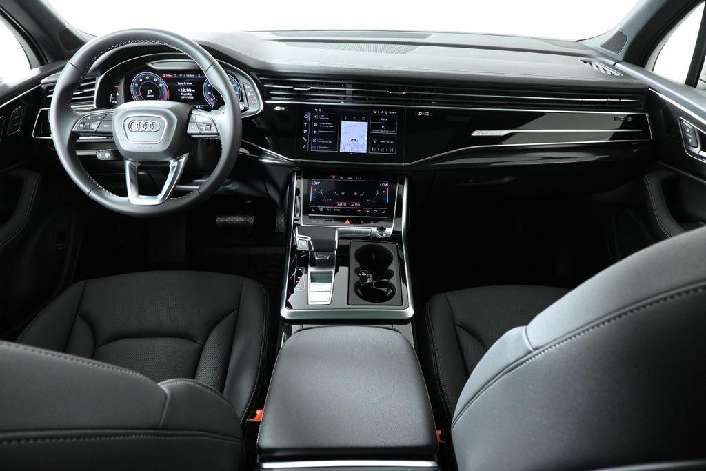 new 2025 Audi Q7 car, priced at $76,480