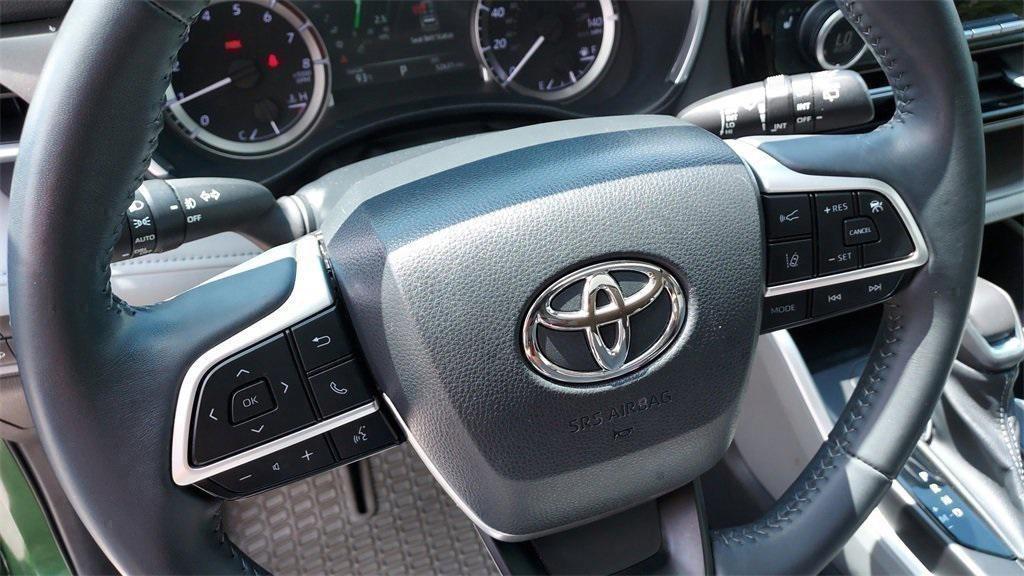 used 2023 Toyota Highlander car, priced at $32,195