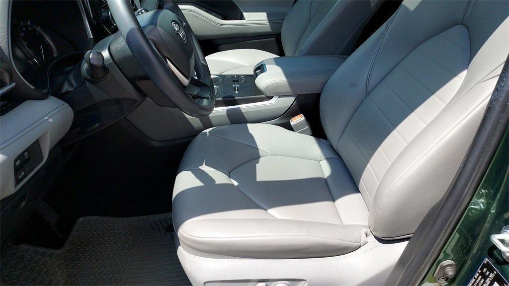 used 2023 Toyota Highlander car, priced at $32,195