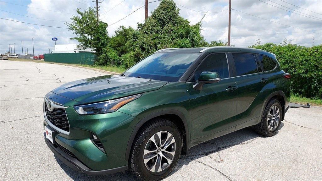 used 2023 Toyota Highlander car, priced at $32,195