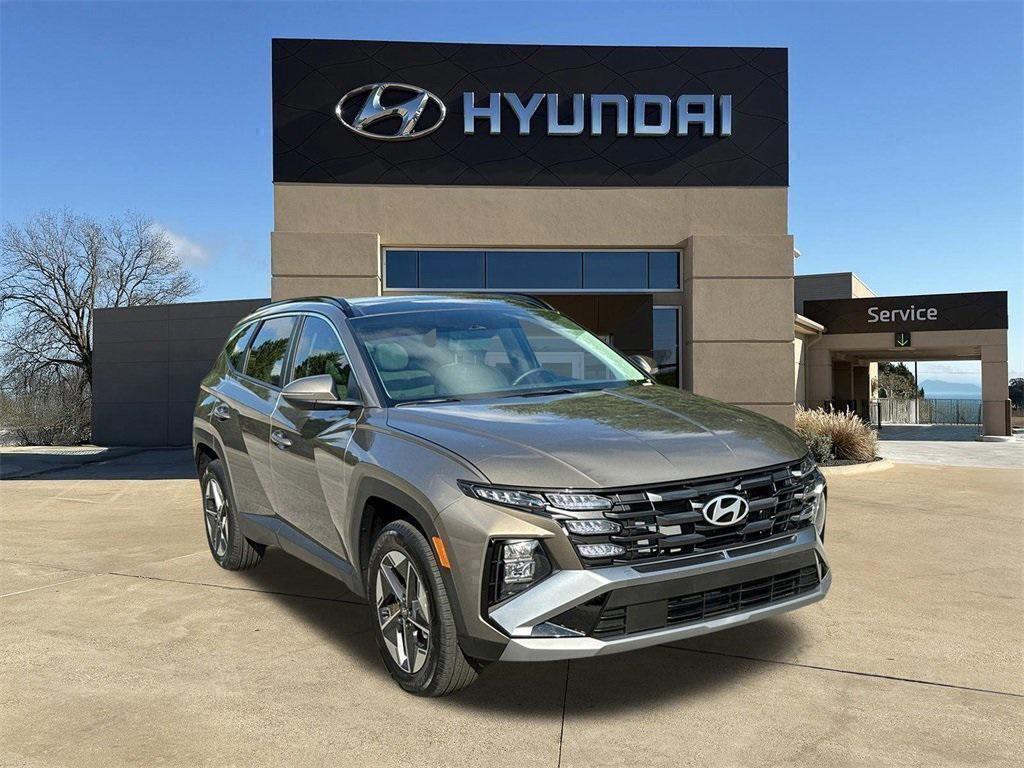 new 2025 Hyundai TUCSON Hybrid car