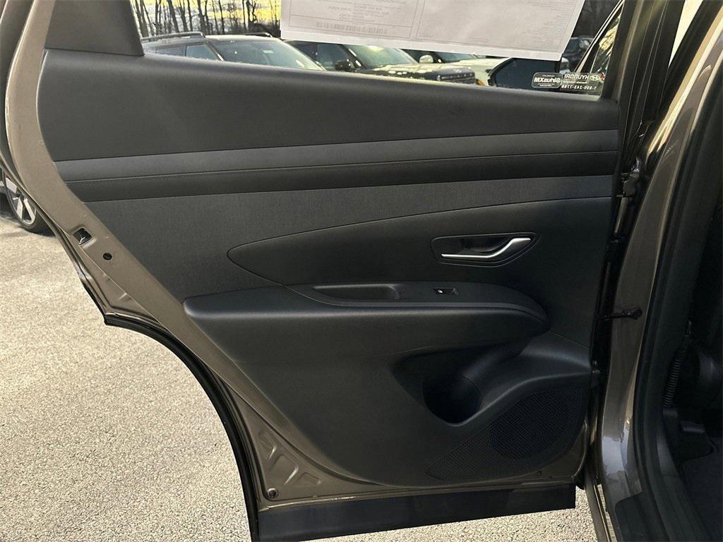 new 2025 Hyundai TUCSON Hybrid car