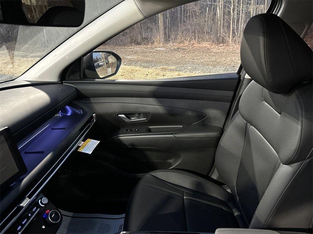 new 2025 Hyundai TUCSON Hybrid car