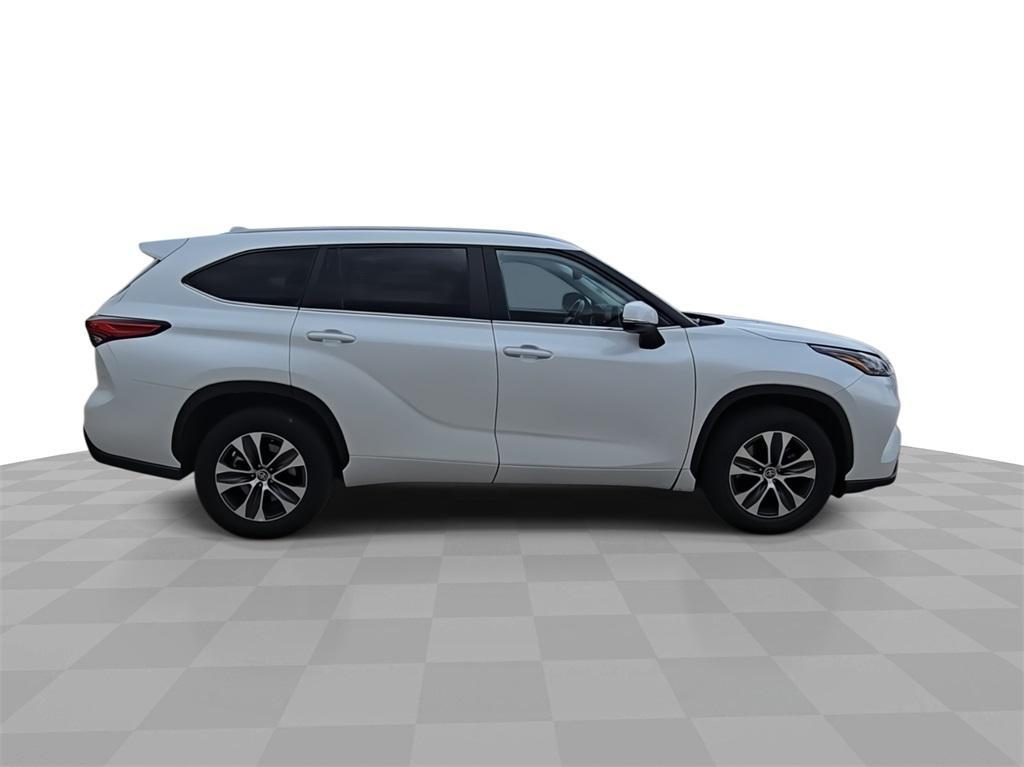 used 2023 Toyota Highlander car, priced at $35,587