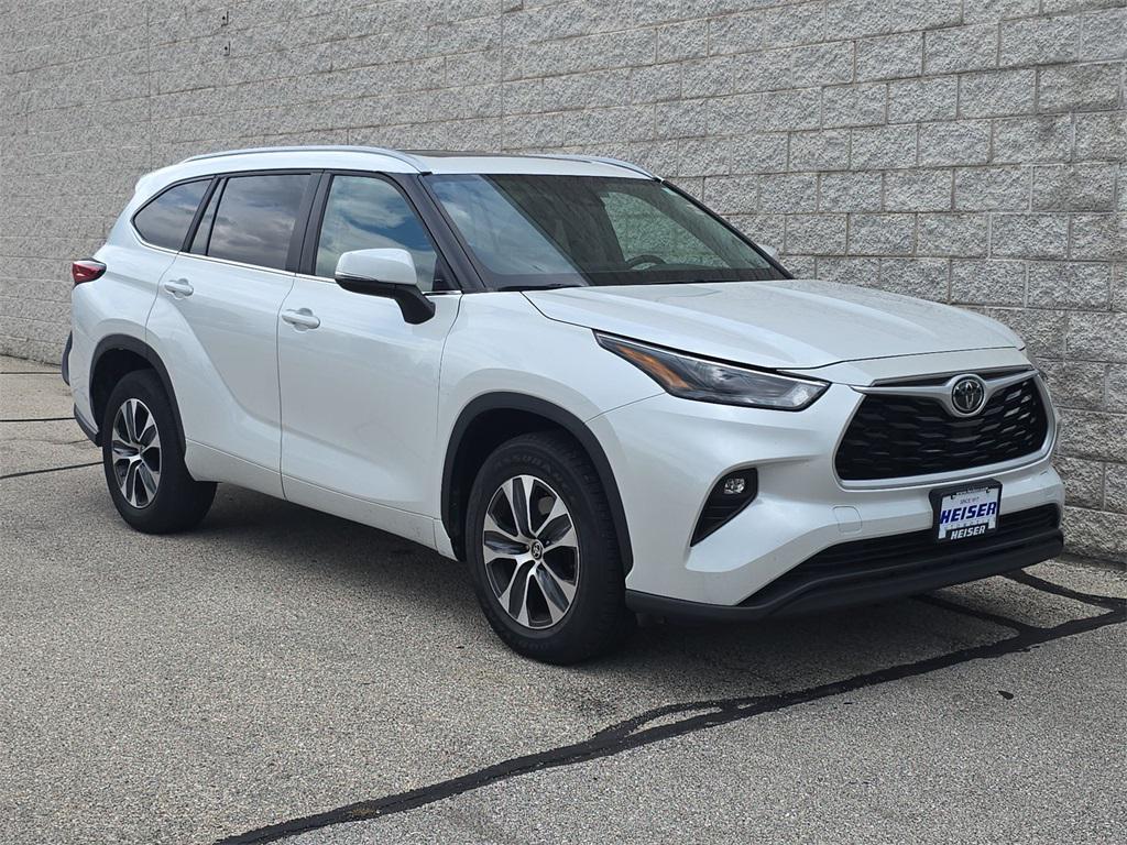 used 2023 Toyota Highlander car, priced at $35,587