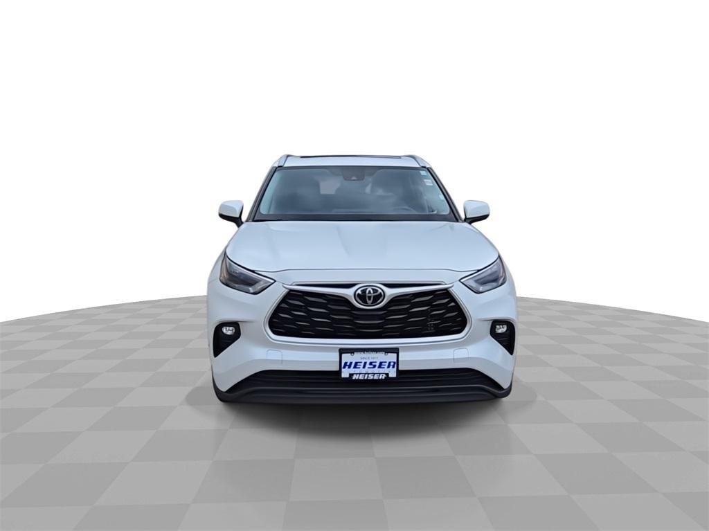 used 2023 Toyota Highlander car, priced at $35,587
