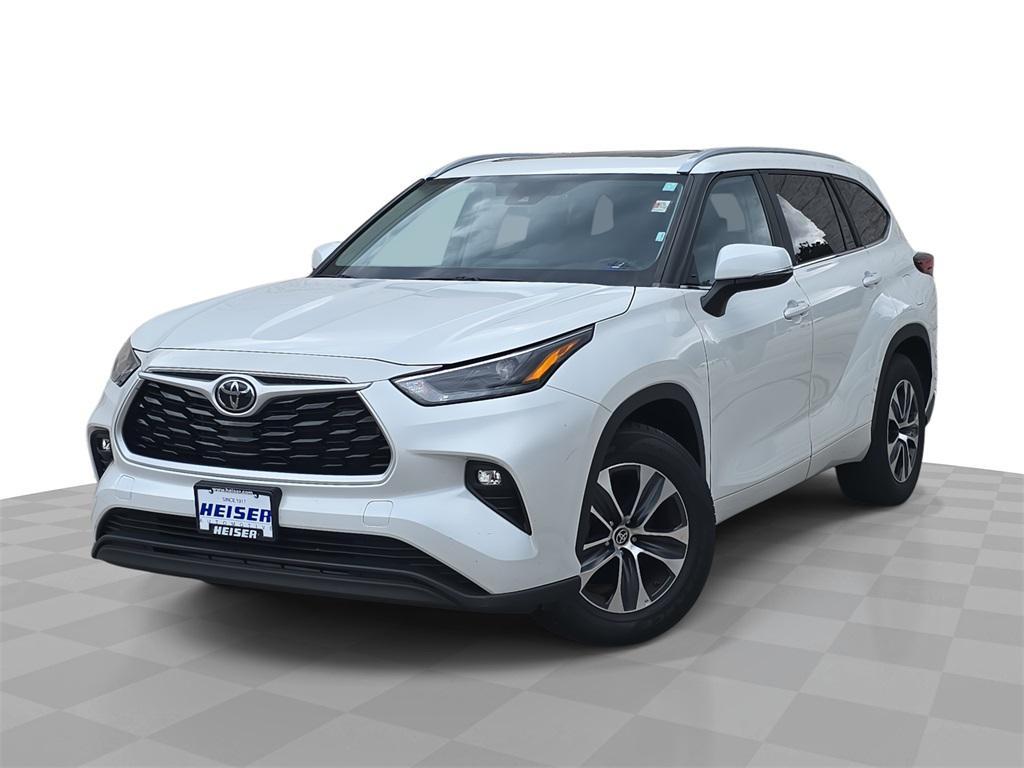 used 2023 Toyota Highlander car, priced at $35,587