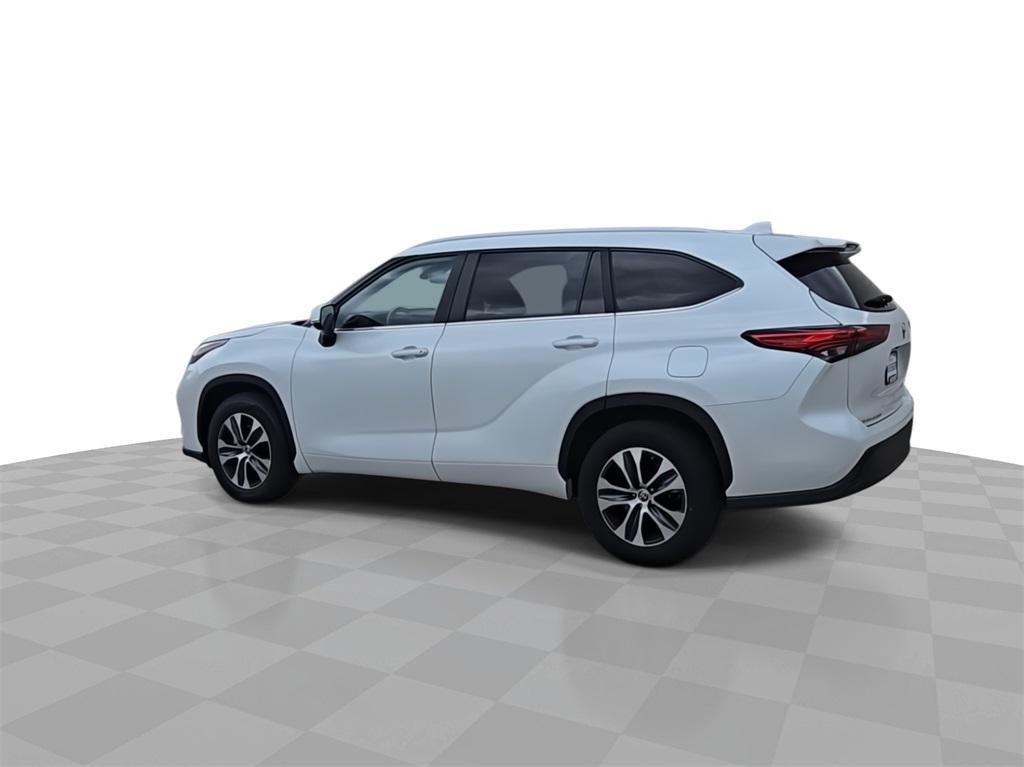 used 2023 Toyota Highlander car, priced at $35,587
