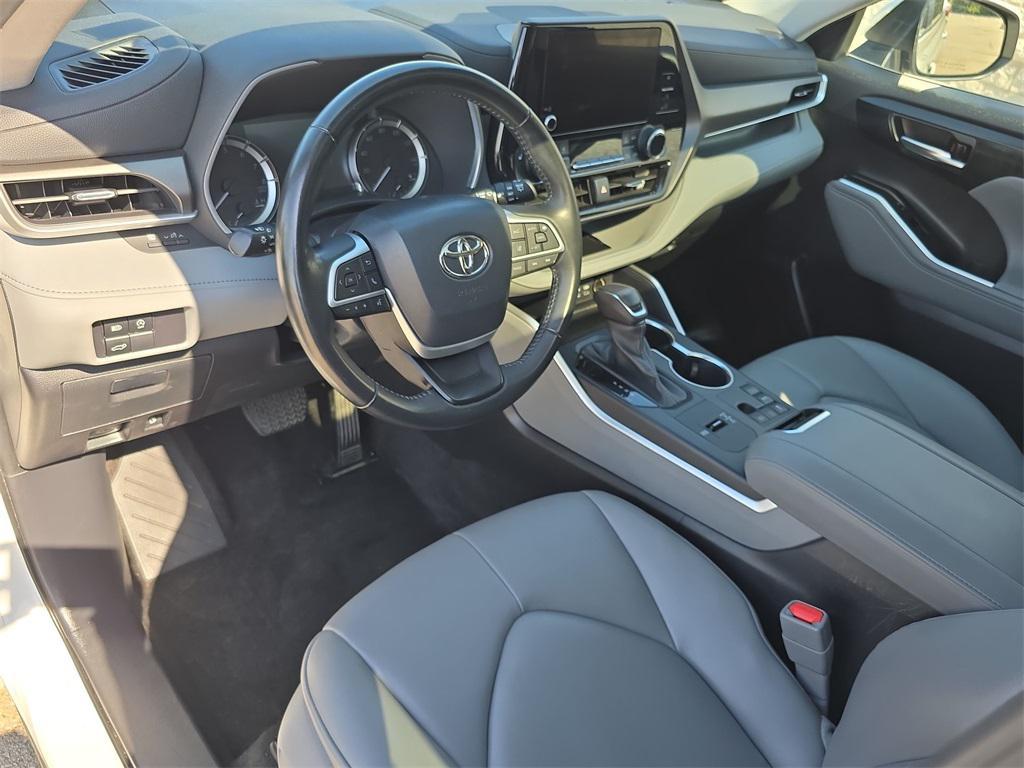 used 2023 Toyota Highlander car, priced at $35,587