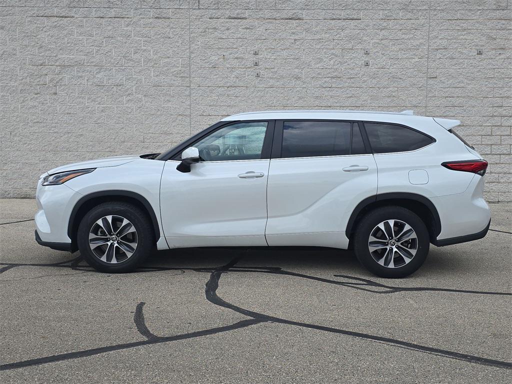 used 2023 Toyota Highlander car, priced at $35,587