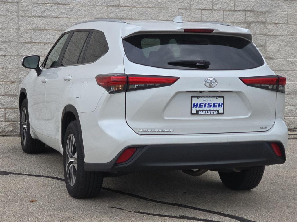 used 2023 Toyota Highlander car, priced at $35,587