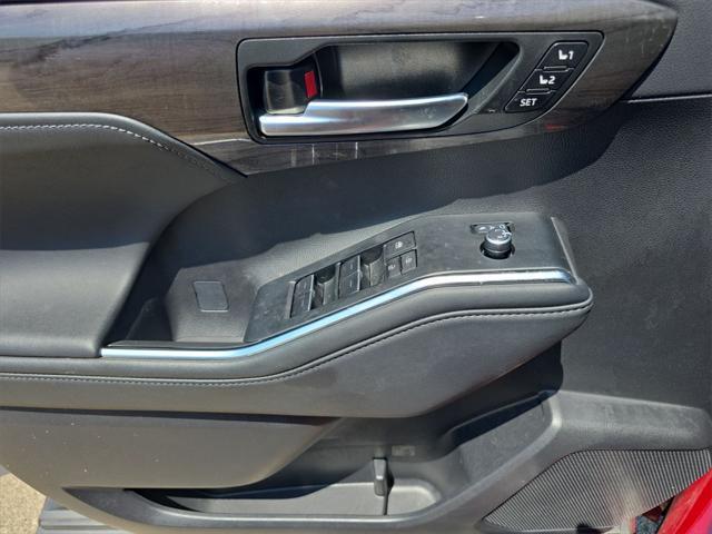 used 2024 Toyota Highlander Hybrid car, priced at $53,995