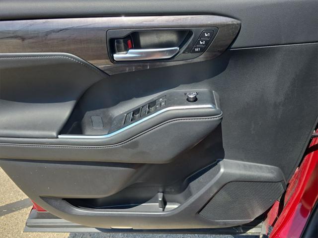 used 2024 Toyota Highlander Hybrid car, priced at $53,995