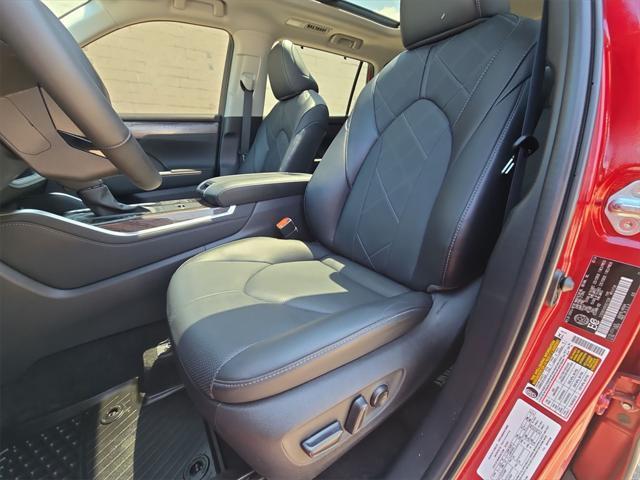 used 2024 Toyota Highlander Hybrid car, priced at $53,995