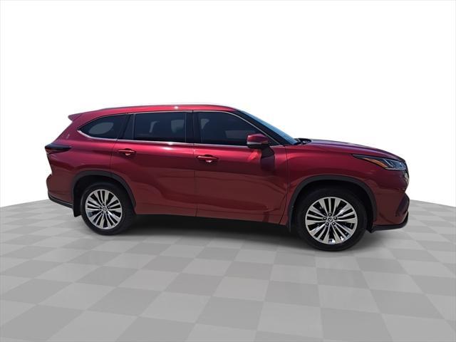 used 2024 Toyota Highlander Hybrid car, priced at $53,995