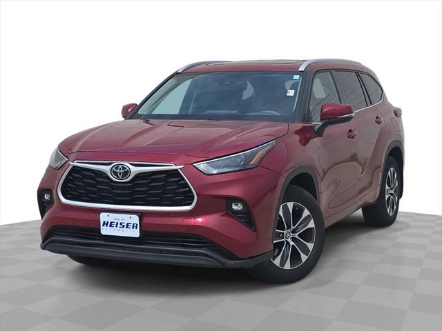 used 2022 Toyota Highlander car, priced at $36,995