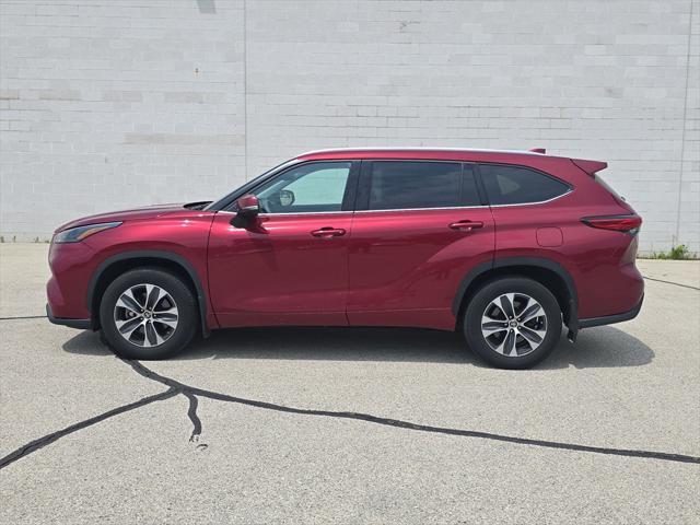 used 2022 Toyota Highlander car, priced at $37,500