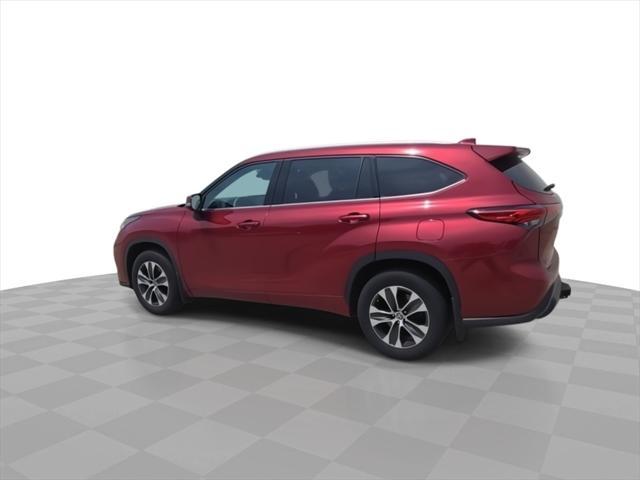 used 2022 Toyota Highlander car, priced at $37,500