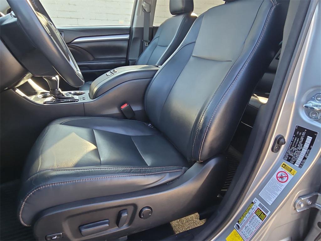 used 2016 Toyota Highlander car, priced at $16,777