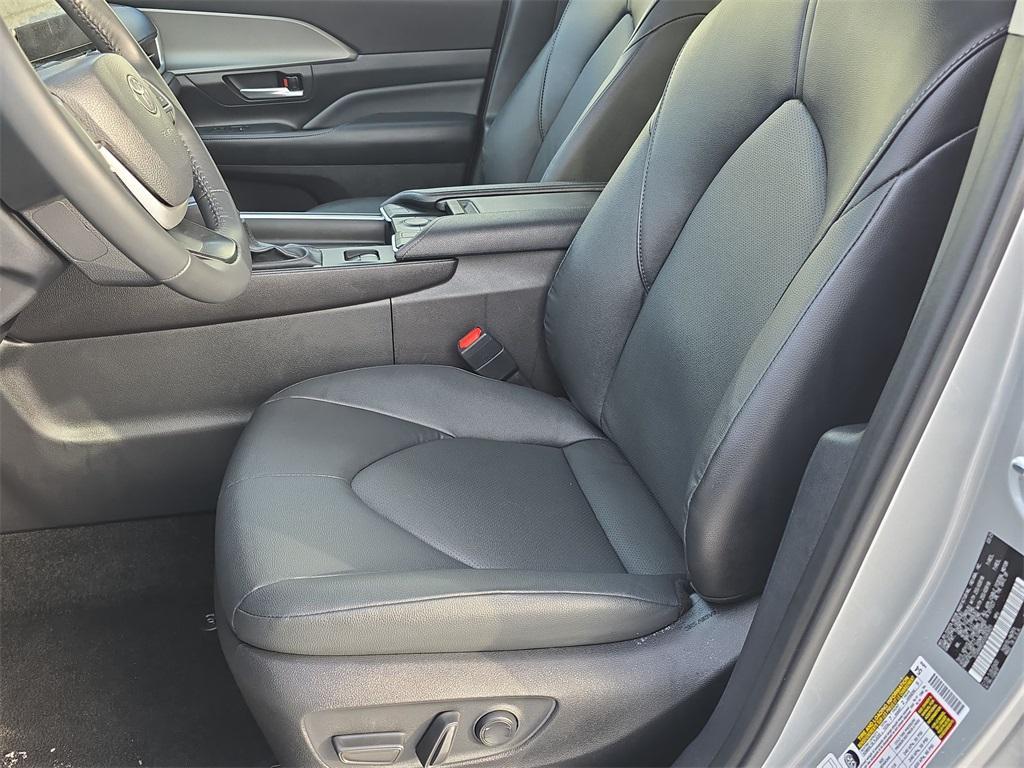 used 2025 Toyota Grand Highlander car, priced at $44,444