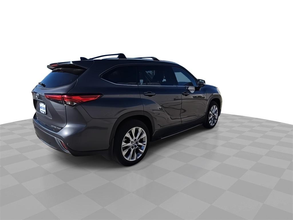 used 2023 Toyota Highlander car, priced at $40,888