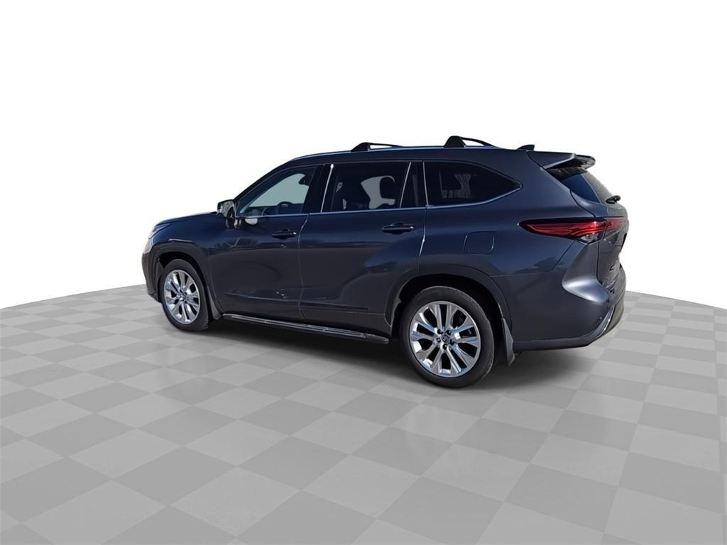 used 2023 Toyota Highlander car, priced at $40,888