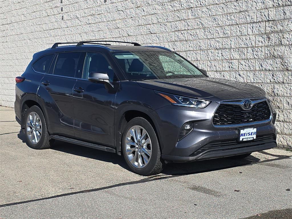 used 2023 Toyota Highlander car, priced at $40,888