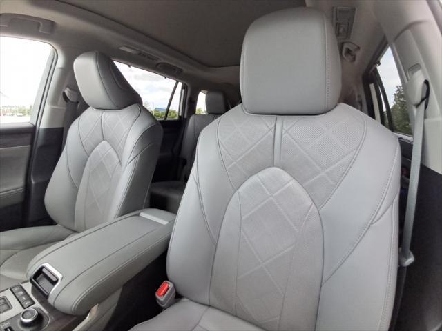 used 2021 Toyota Highlander car, priced at $42,800