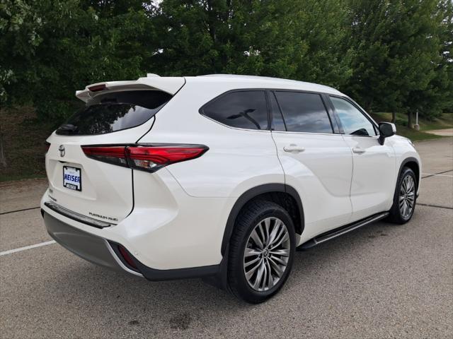 used 2021 Toyota Highlander car, priced at $42,800
