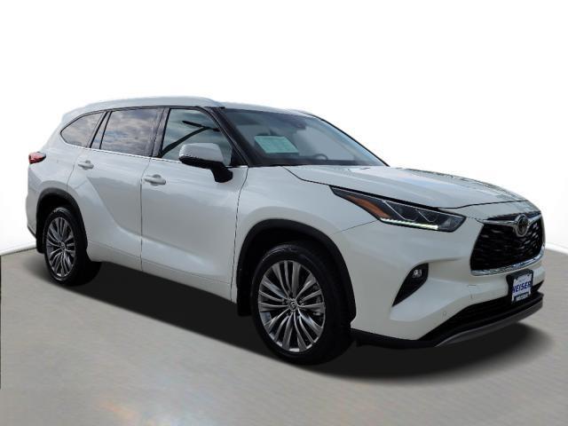 used 2021 Toyota Highlander car, priced at $38,500