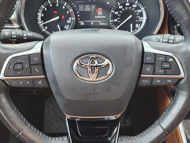 used 2021 Toyota Highlander car, priced at $38,500