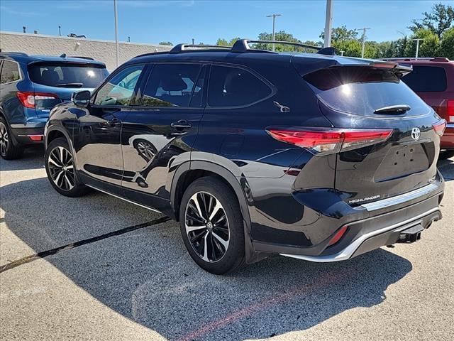 used 2022 Toyota Highlander car, priced at $38,235