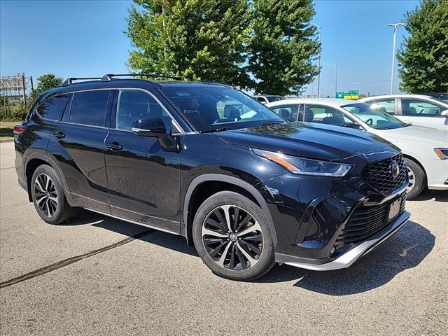 used 2022 Toyota Highlander car, priced at $38,235