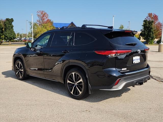 used 2022 Toyota Highlander car, priced at $38,235