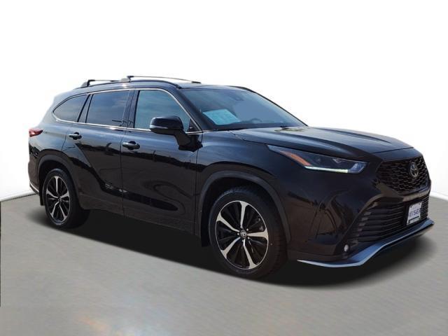 used 2022 Toyota Highlander car, priced at $36,995