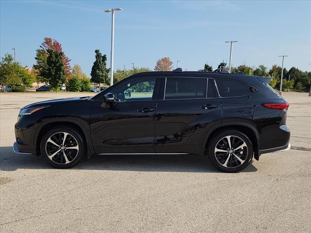 used 2022 Toyota Highlander car, priced at $38,235