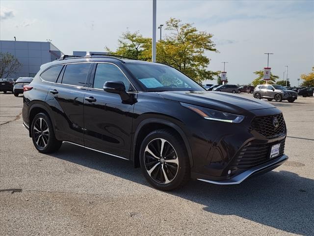 used 2022 Toyota Highlander car, priced at $38,235