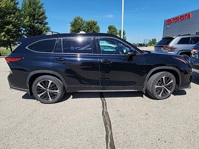 used 2022 Toyota Highlander car, priced at $38,235