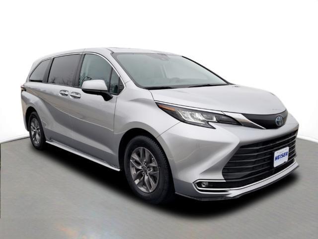 used 2023 Toyota Sienna car, priced at $43,900