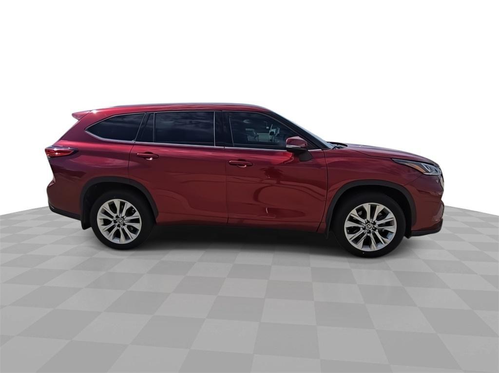 used 2021 Toyota Highlander car, priced at $35,639