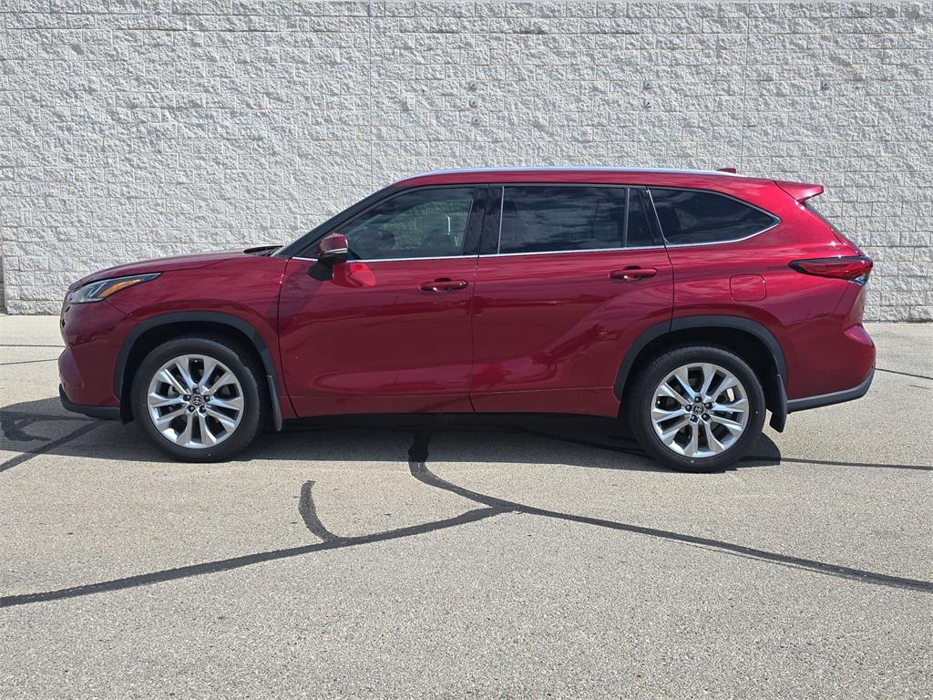 used 2021 Toyota Highlander car, priced at $35,639