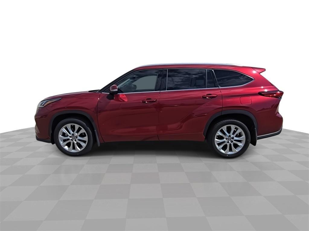 used 2021 Toyota Highlander car, priced at $35,639