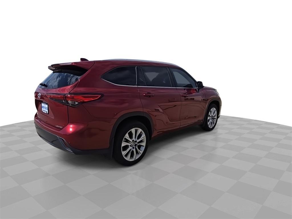 used 2021 Toyota Highlander car, priced at $35,639