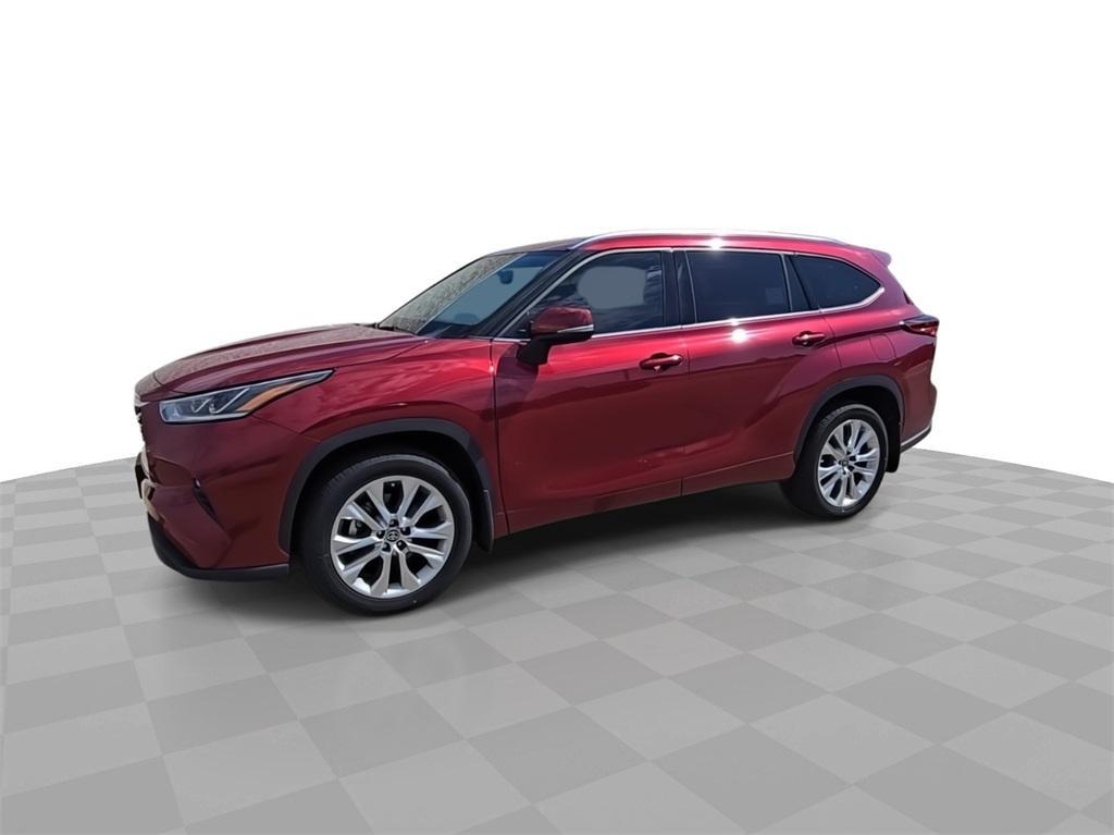 used 2021 Toyota Highlander car, priced at $35,639