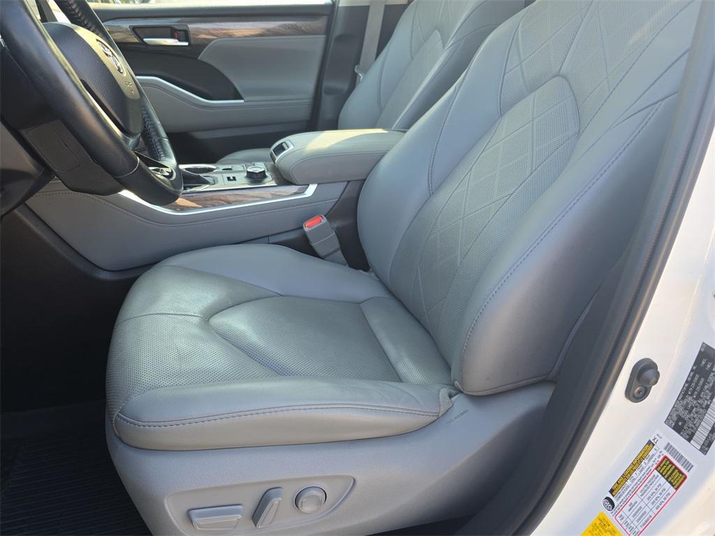 used 2020 Toyota Highlander car, priced at $35,252