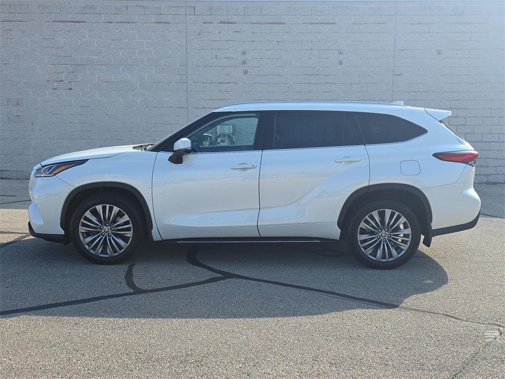 used 2020 Toyota Highlander car, priced at $35,252