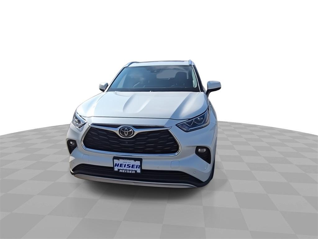 used 2020 Toyota Highlander car, priced at $35,252