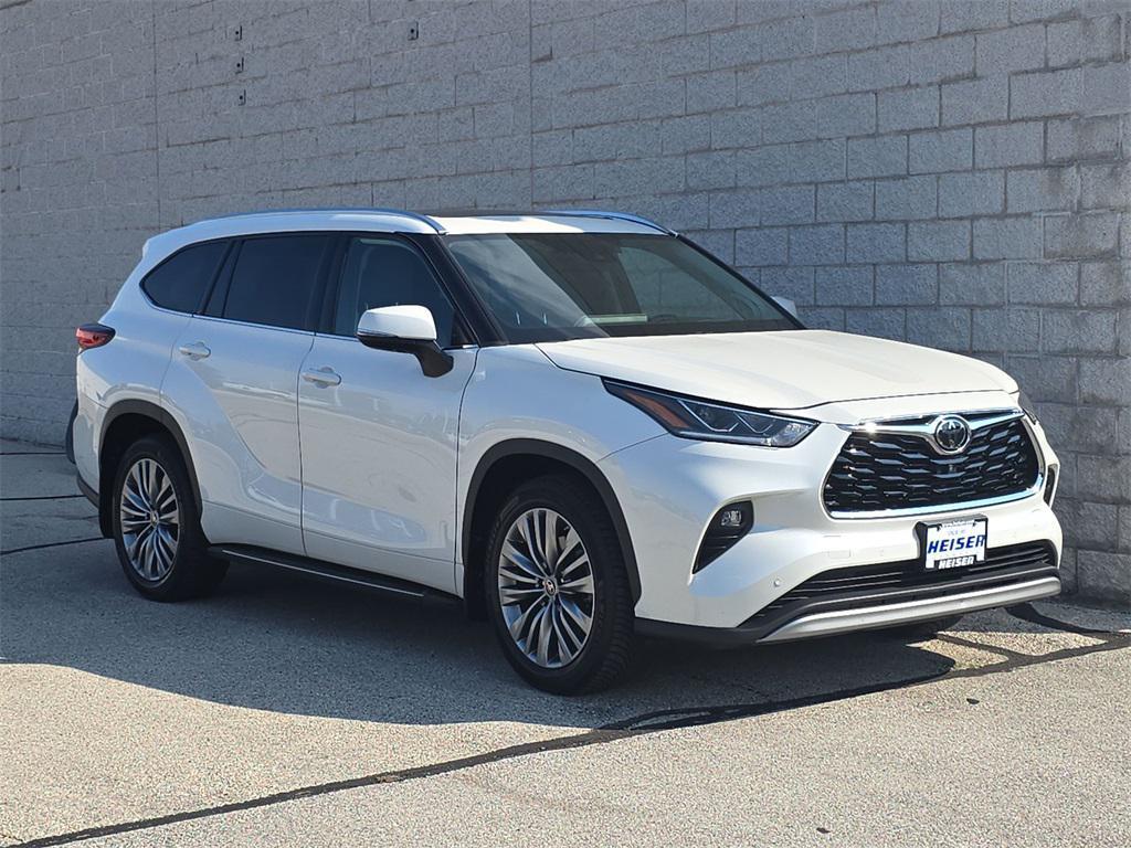 used 2020 Toyota Highlander car, priced at $35,252