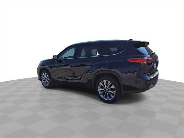 used 2021 Toyota Highlander car, priced at $31,374