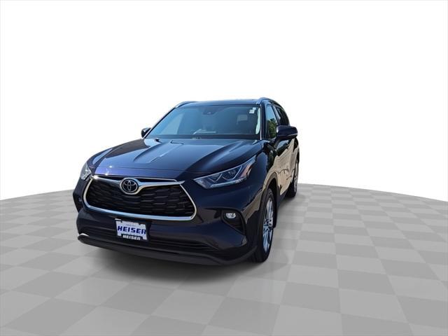 used 2021 Toyota Highlander car, priced at $31,374